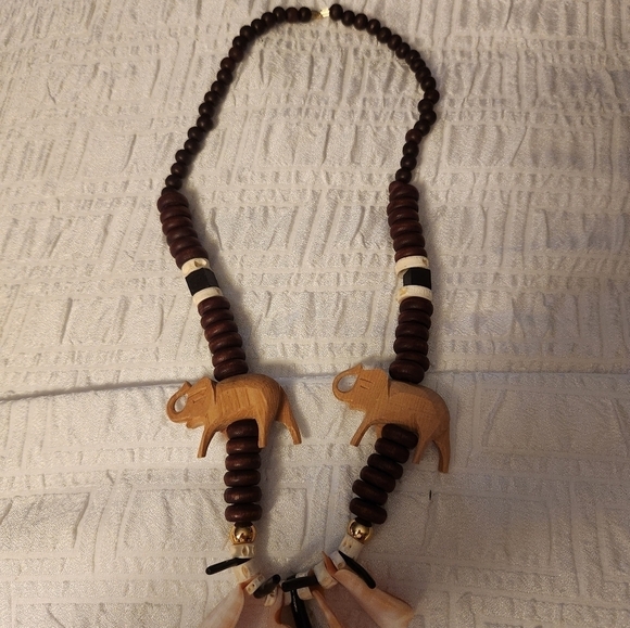Vintage Brown Wooden Animal Necklace - Picture 3 of 3